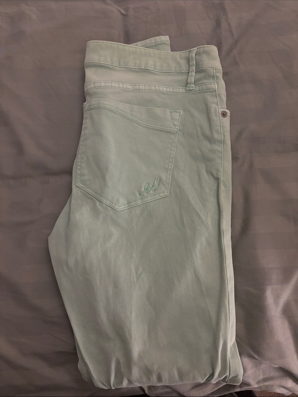 Express Women’s Skinny Jeans in Pale Mint - Picture 3 of 5